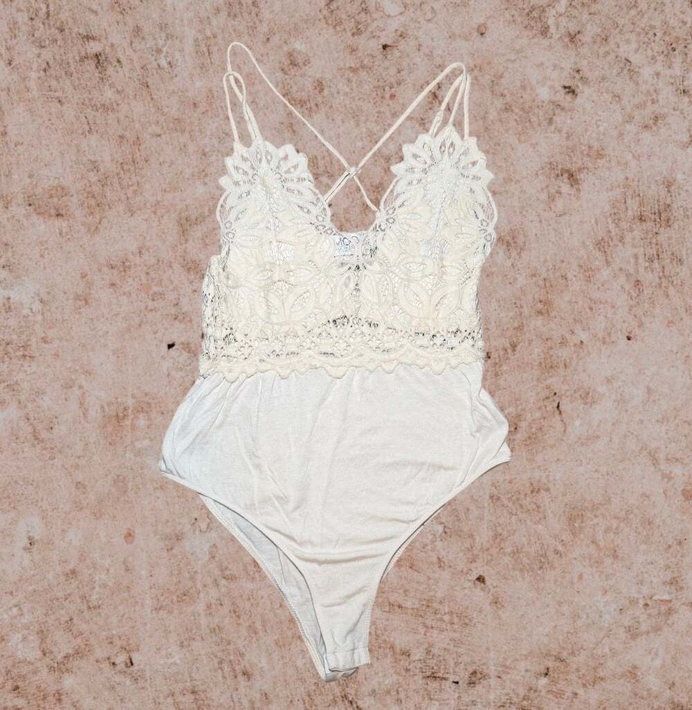 Mod On Trend Ivory Lace Bodysuit with Strappy Back boho size small